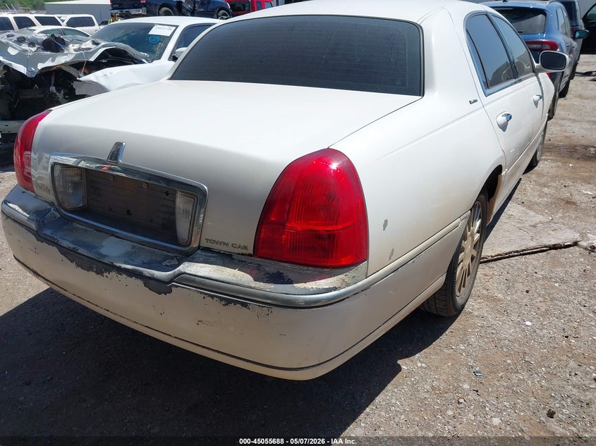 2003 Lincoln TOWN CAR VIN 1LNHM81W43Y703076 IAAI salvage auction — FRONT END, Clear (Oklahoma), sold $575 on 2026-07-08 (photo 4)