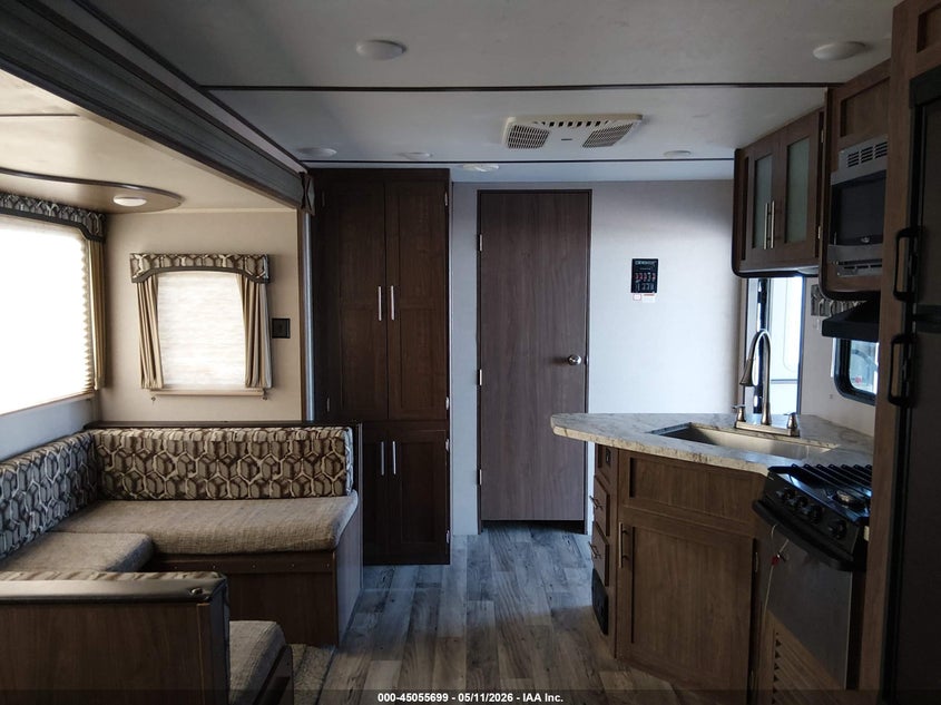 2019 Keystone rv Other VIN 4YDT28B2XK7242774 IAAI salvage auction — HAIL, Regular Certificate (Iowa), sold $6,600 on 2026-07-28 (photo 5)