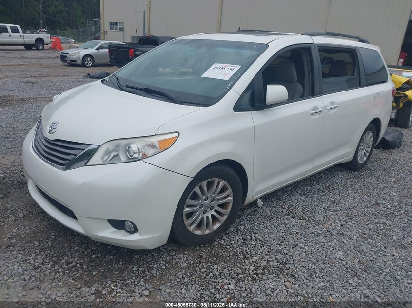 2017 Toyota Sienna VIN 5TDYZ3DC8HS806806 IAAI salvage auction — RIGHT FRONT, Salvage (Mississippi), sold $2,500 on 2026-07-23 (photo 2)