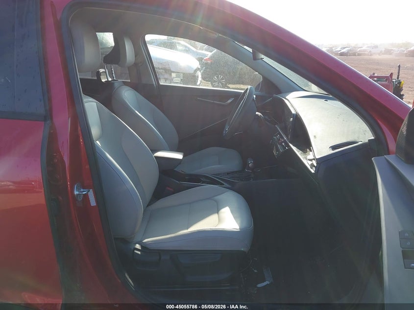 2023 Kia Niro VIN KNDCR3LE5P5052460 IAAI salvage auction — RIGHT FRONT, Clear (Michigan), sold $7,975 on 2026-08-01 (photo 5)