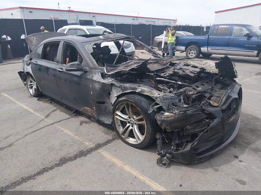 2013 BMW 7er VIN WBAYE8C54DD134001 IAAI salvage auction — TOTAL BURN, Salvage Non-Reb (South Carolina), sold $325 on 2026-07-08 (photo 1)