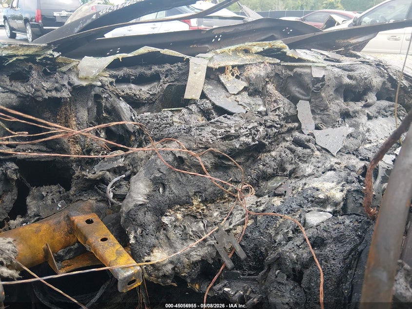 2013 BMW 7er VIN WBAYE8C54DD134001 IAAI salvage auction — TOTAL BURN, Salvage Non-Reb (South Carolina), sold $325 on 2026-07-08 (photo 7)