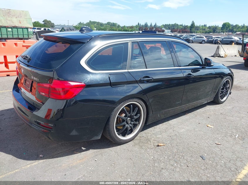 2018 BMW 3er VIN WBA8K3C52JA369487 IAAI salvage auction — LEFT SIDE, Rebuildable (Florida), sold $5,025 on 2026-07-30 (photo 4)
