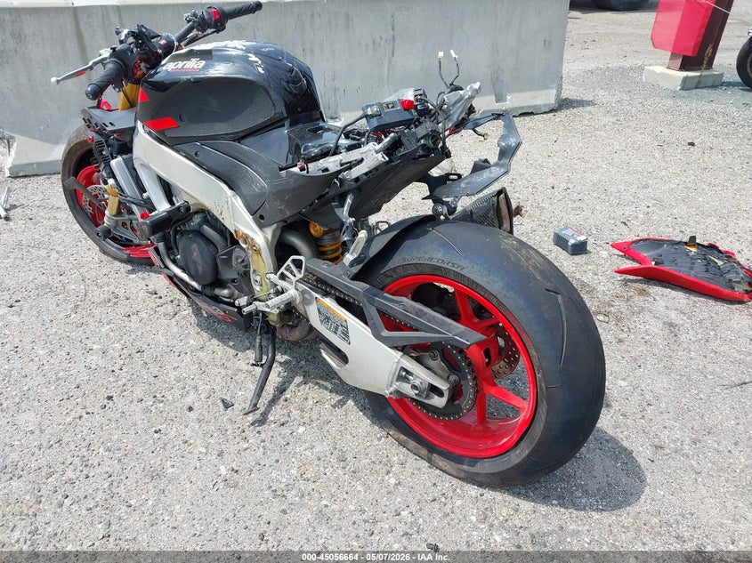 2021 Aprilia Tuono VIN ZD4KZUB05MS000089 IAAI salvage auction — FRONT & REAR, Rebuildable (Florida), sold $1,800 on 2026-07-22 (photo 3)