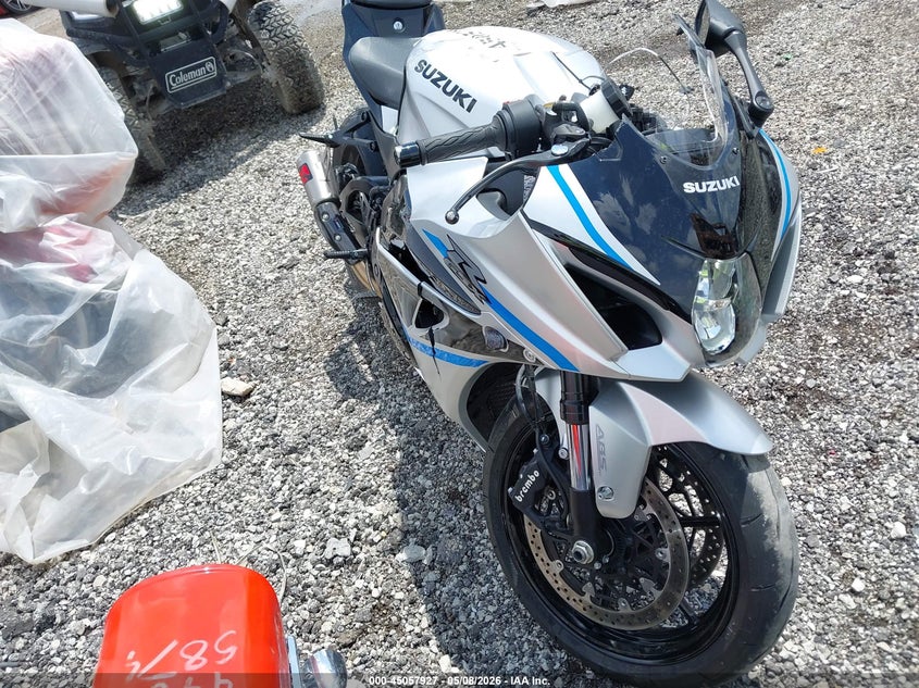2025 Suzuki Gsx VIN JS1DM11B6S7100443 — IAAI salvage auction photo