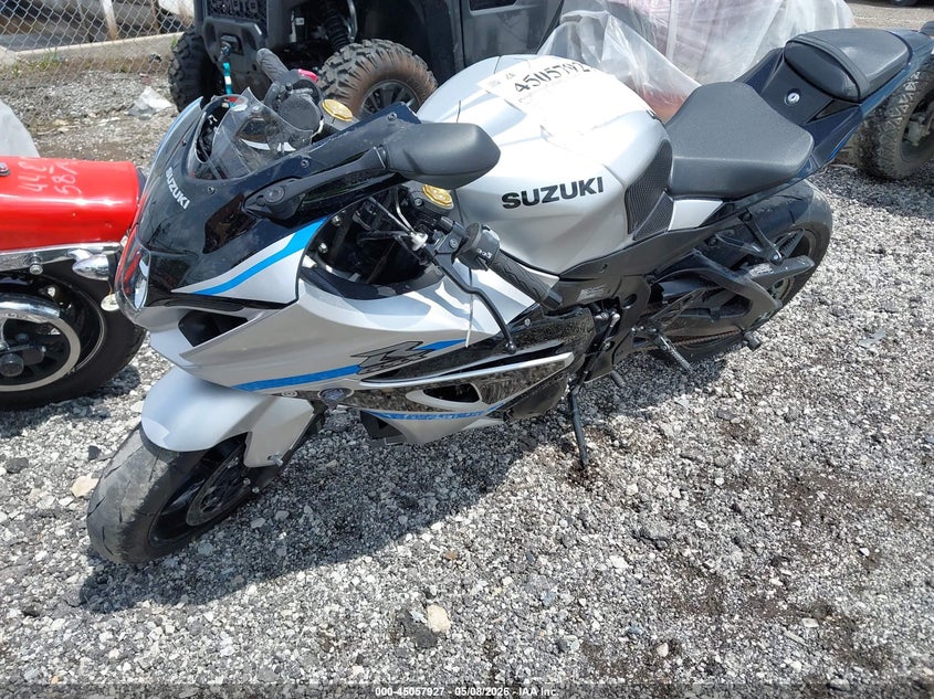 2025 Suzuki Gsx VIN JS1DM11B6S7100443 IAAI salvage auction — RIGHT SIDE, Salvage (Illinois), sold $7,850 on 2026-09-22 (photo 2)