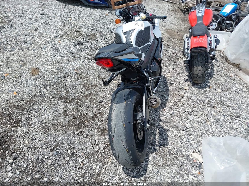 2025 Suzuki Gsx VIN JS1DM11B6S7100443 IAAI salvage auction — RIGHT SIDE, Salvage (Illinois), sold $7,850 on 2026-09-22 (photo 6)
