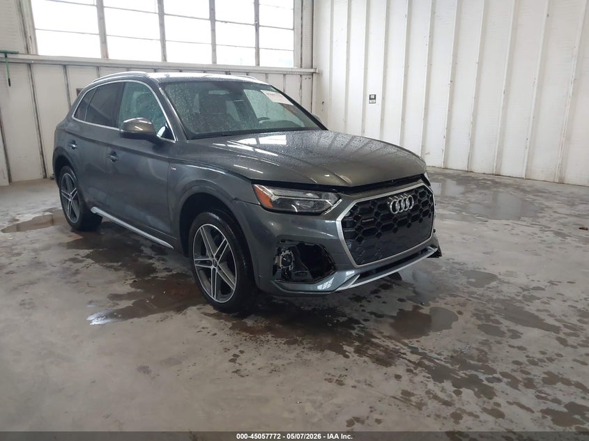 2024 Audi Q5 VIN WA1E2AFY4R2120785 IAAI salvage auction — FRONT END, Salvage Title, sold $17,700 on 2026-07-26 (photo 1)