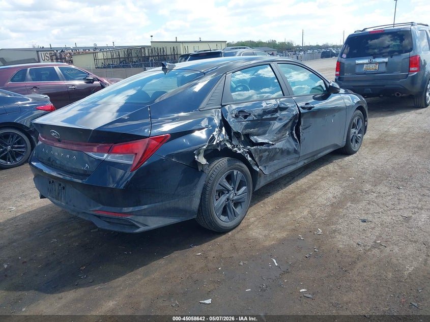 2022 Hyundai Elantra VIN KMHLM4AG5NU289876 IAAI salvage auction — SIDE, Salvage (Michigan), sold $3,650 on 2026-07-16 (photo 4)