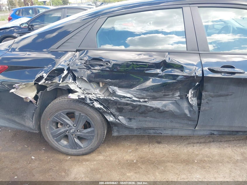 2022 Hyundai Elantra VIN KMHLM4AG5NU289876 IAAI salvage auction — SIDE, Salvage (Michigan), sold $3,650 on 2026-07-16 (photo 6)