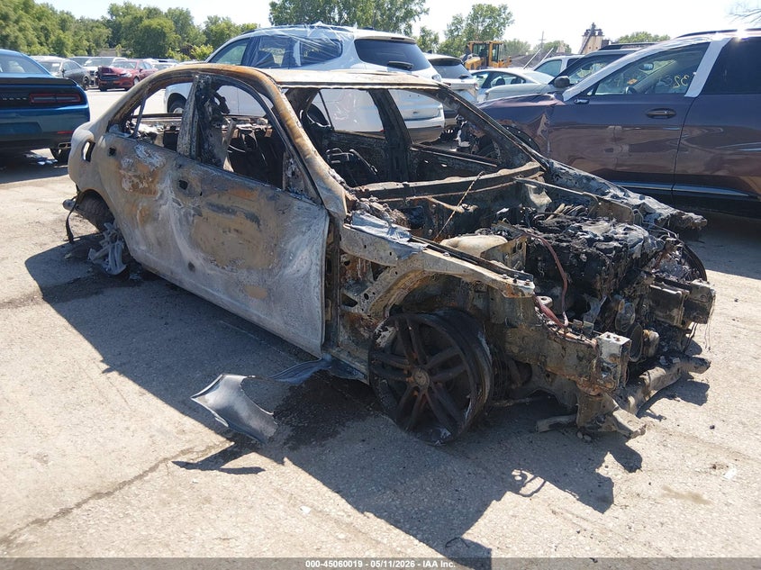 2014 Mercedes-benz C-klasse VIN WDDGF8AB3ER302631 IAAI salvage auction — TOTAL BURN, Junk (Missouri), sold $75 on 2026-07-15 (photo 1)