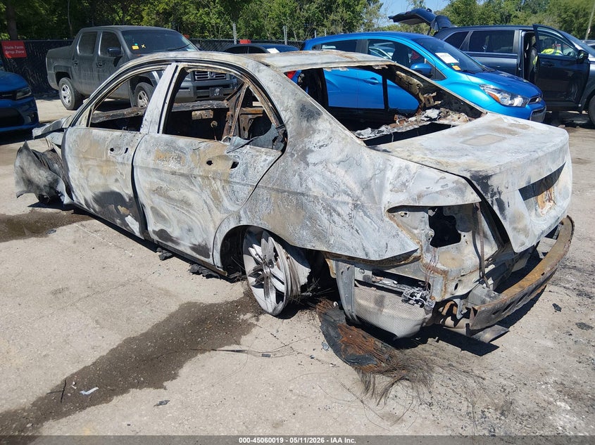 2014 Mercedes-benz C-klasse VIN WDDGF8AB3ER302631 IAAI salvage auction — TOTAL BURN, Junk (Missouri), sold $75 on 2026-07-15 (photo 3)