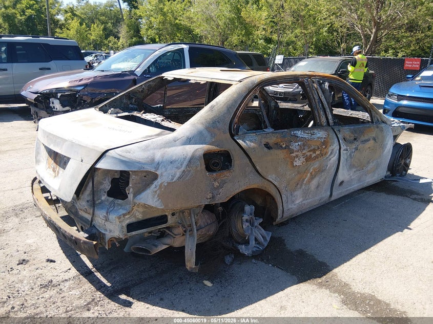 2014 Mercedes-benz C-klasse VIN WDDGF8AB3ER302631 IAAI salvage auction — TOTAL BURN, Junk (Missouri), sold $75 on 2026-07-15 (photo 4)