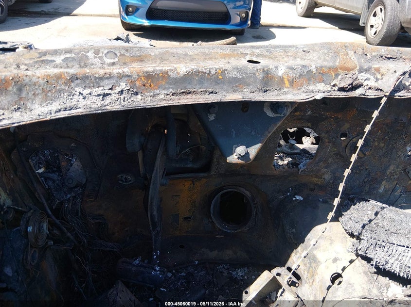 2014 Mercedes-benz C-klasse VIN WDDGF8AB3ER302631 IAAI salvage auction — TOTAL BURN, Junk (Missouri), sold $75 on 2026-07-15 (photo 7)