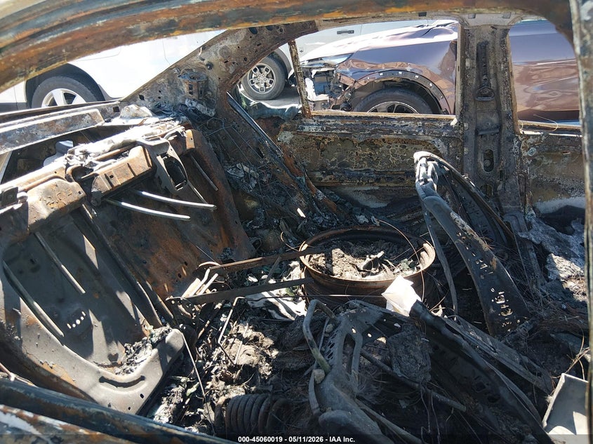 2014 Mercedes-benz C-klasse VIN WDDGF8AB3ER302631 IAAI salvage auction — TOTAL BURN, Junk (Missouri), sold $75 on 2026-07-15 (photo 8)