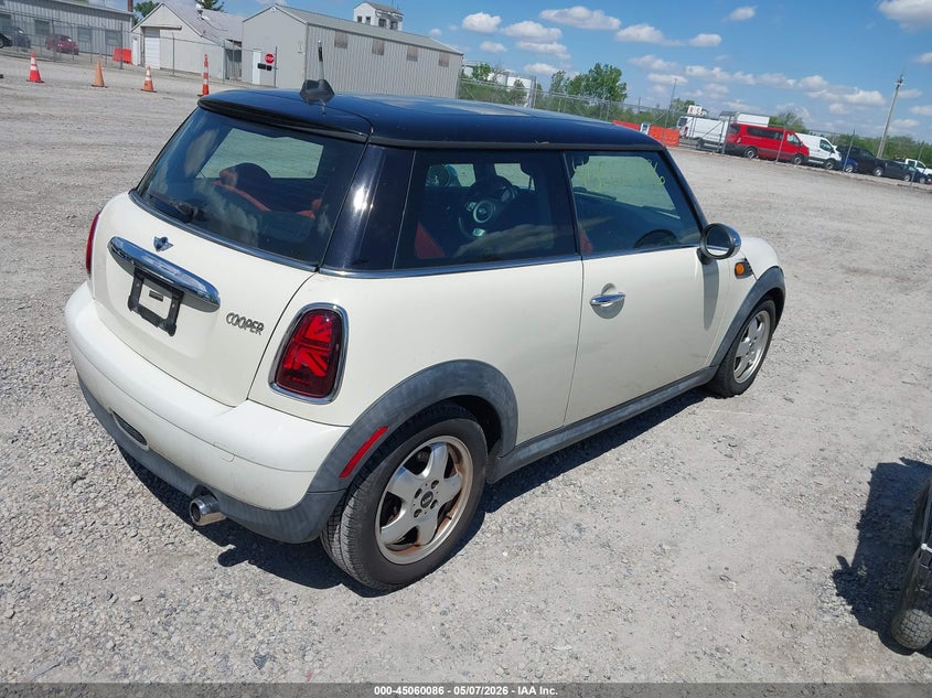 2008 Mini Cooper VIN WMWMF33508TU65409 IAAI salvage auction — NORMAL WEAR, Original (Ohio), sold $300 on 2026-07-14 (photo 4)
