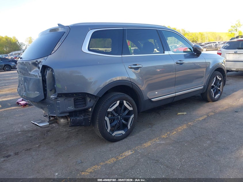 2025 Kia Telluride VIN 5XYP6DGC4SG655229 IAAI salvage auction — REAR END, Clear (Michigan), sold $16,500 on 2026-07-13 (photo 4)