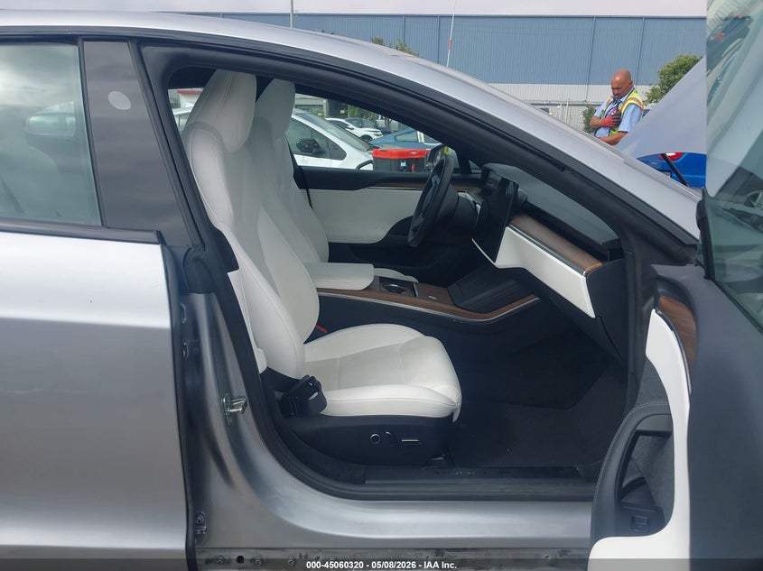 2024 Tesla Model s VIN 5YJSA1E53RF545219 IAAI salvage auction — RIGHT FRONT, Wait Title, sold $20,075 on 2026-08-31 (photo 5)