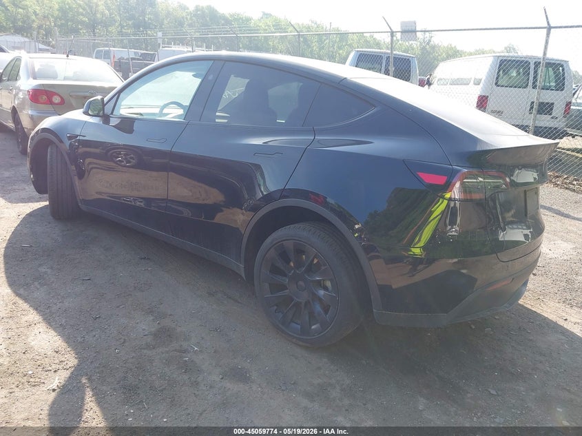 2025 Tesla Model y VIN 7SAYGDED9SA360230 IAAI salvage auction — RIGHT FRONT, Clear (Maryland), sold $10,300 on 2026-07-21 (photo 3)