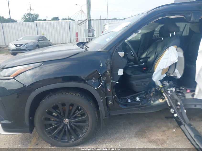 2023 Toyota Highlander VIN 5TDKDRAH2PS016875 IAAI salvage auction — SIDE, Salvage (Texas), sold $8,500 on 2026-07-31 (photo 6)