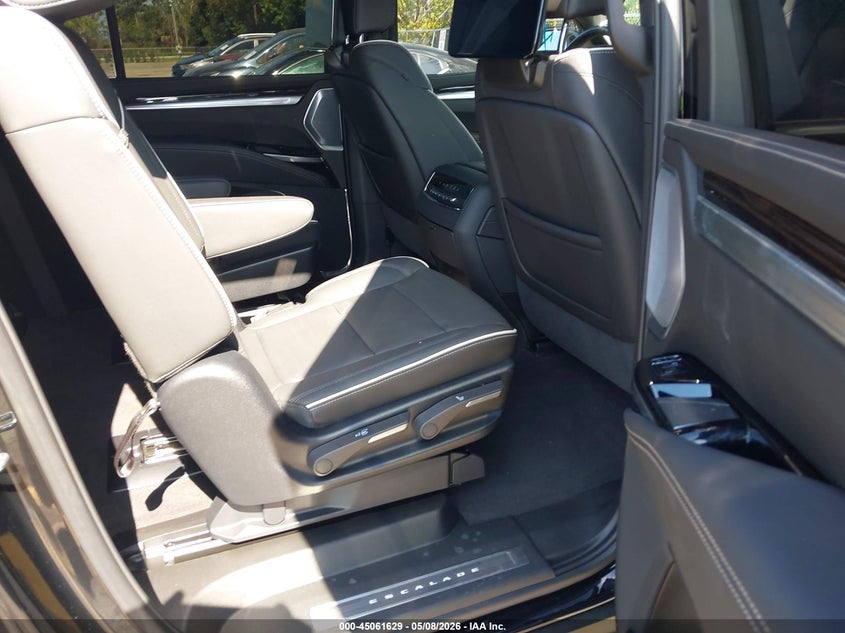 2025 Cadillac Escalade VIN 1GYS9LRL5SR330982 IAAI salvage auction — ENGINE BURN, Rebuildable (Florida), sold $59,750 on 2026-07-27 (photo 8)