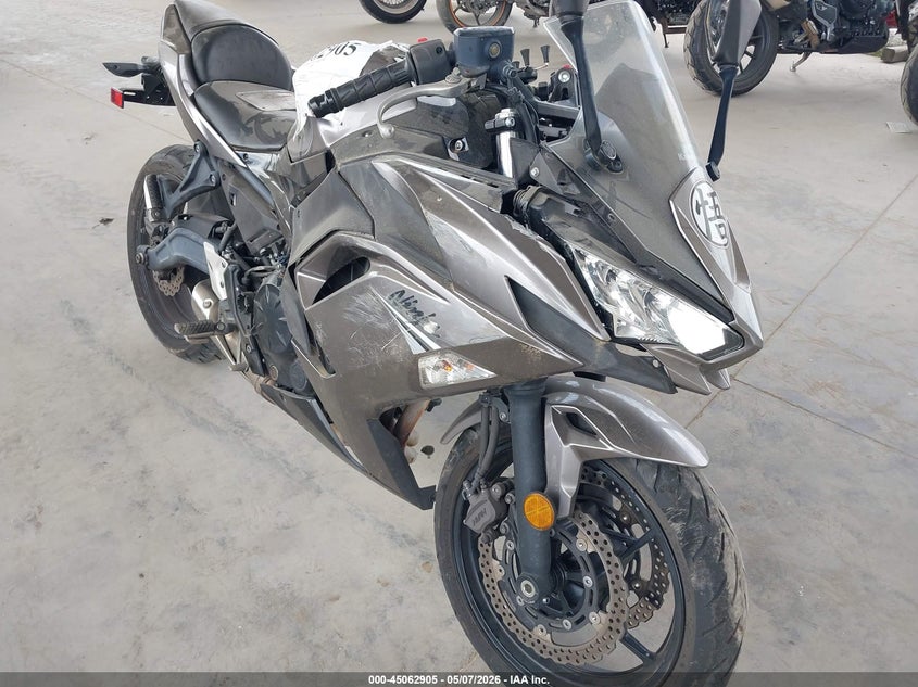 2021 Kawasaki Ninja VIN ML5EXEN11MDA26327 IAAI salvage auction — LEFT & RIGHT, Bill Of Sale (Washington), sold $1,150 on 2026-07-29 (photo 1)