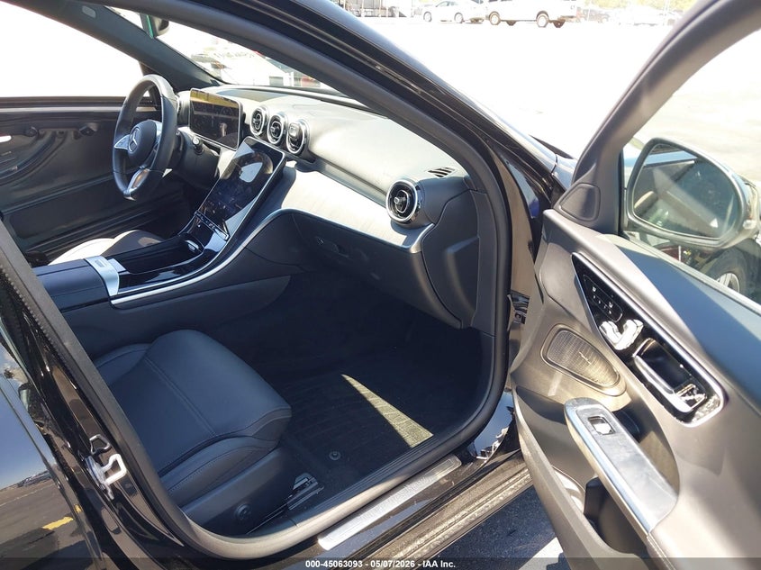 2025 Mercedes-benz C-klasse VIN W1KAF4GB4SR269463 IAAI salvage auction — LEFT SIDE, Rebuildable (Florida), sold $20,300 on 2026-07-23 (photo 5)