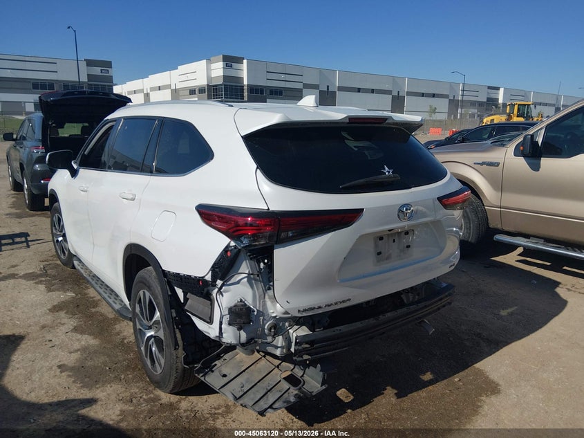 2022 Toyota Highlander VIN 5TDGZRAH7NS126650 IAAI salvage auction — REAR END, Original (Texas), sold $17,300 on 2026-07-11 (photo 3)