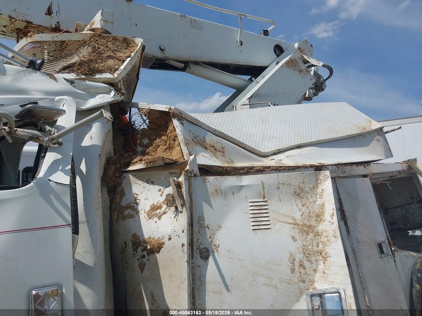 2000 International 4000 series VIN 1HTSCAAN9YH248456 IAAI salvage auction — LEFT SIDE, Salvage (Kentucky), sold $1,550 on 2026-07-08 (photo 7)