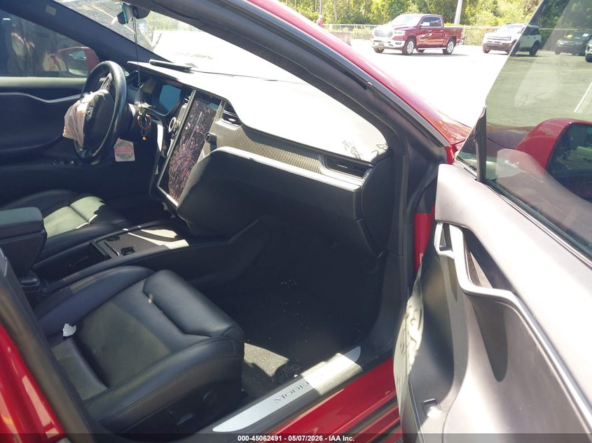 2019 Tesla Model s VIN 5YJSA1E29KF303899 IAAI salvage auction — LEFT FRONT, Rebuildable (Florida), sold $6,075 on 2026-07-30 (photo 5)