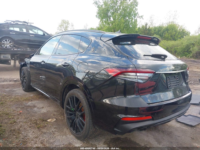 2022 Maserati Levante VIN ZN661XUA2NX384668 IAAI salvage auction — SIDE, Salvage Title, sold $12,200 on 2026-07-11 (photo 3)