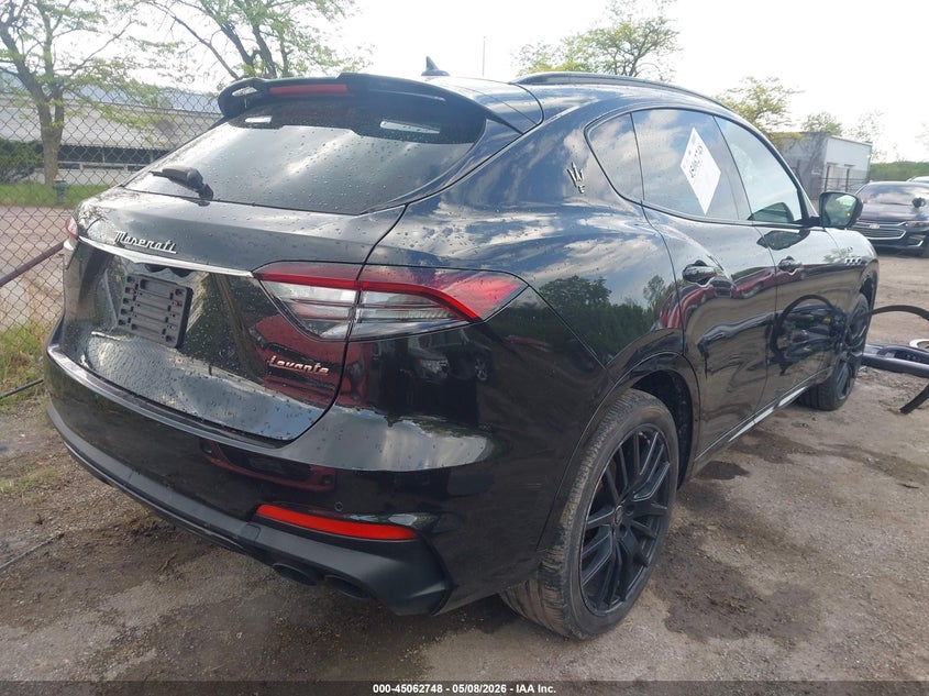 2022 Maserati Levante VIN ZN661XUA2NX384668 IAAI salvage auction — SIDE, Salvage Title, sold $12,200 on 2026-07-11 (photo 4)