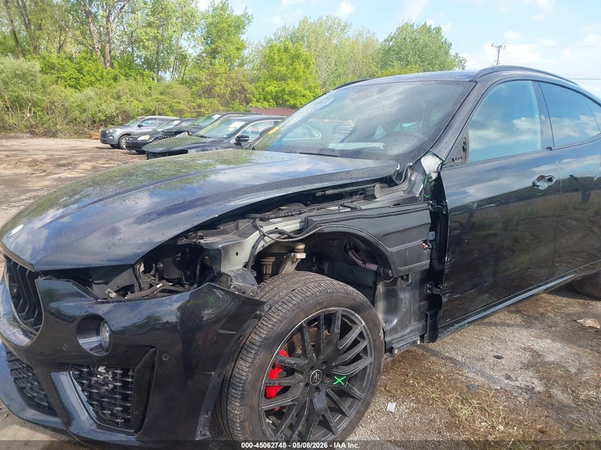 2022 Maserati Levante VIN ZN661XUA2NX384668 IAAI salvage auction — SIDE, Salvage Title, sold $12,200 on 2026-07-11 (photo 6)