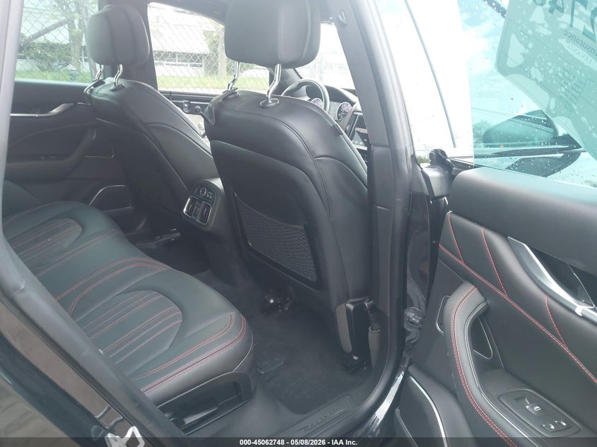 2022 Maserati Levante VIN ZN661XUA2NX384668 IAAI salvage auction — SIDE, Salvage Title, sold $12,200 on 2026-07-11 (photo 8)