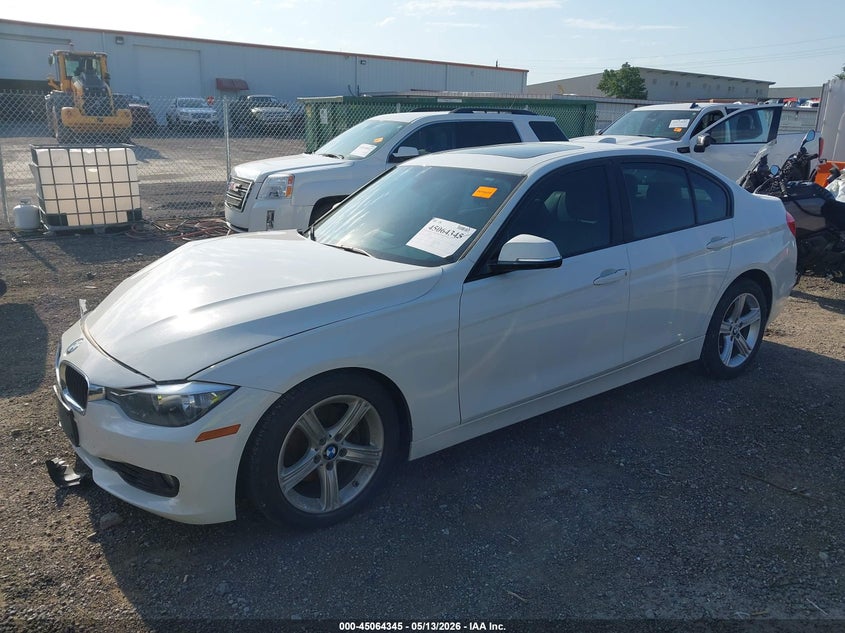2013 BMW 3er VIN WBA3A5C54DF355400 IAAI salvage auction — RIGHT FRONT, Junk (Oklahoma), sold $1,000 on 2026-08-11 (photo 2)