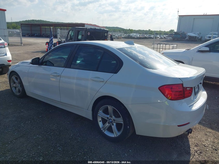 2013 BMW 3er VIN WBA3A5C54DF355400 IAAI salvage auction — RIGHT FRONT, Junk (Oklahoma), sold $1,000 on 2026-08-11 (photo 3)