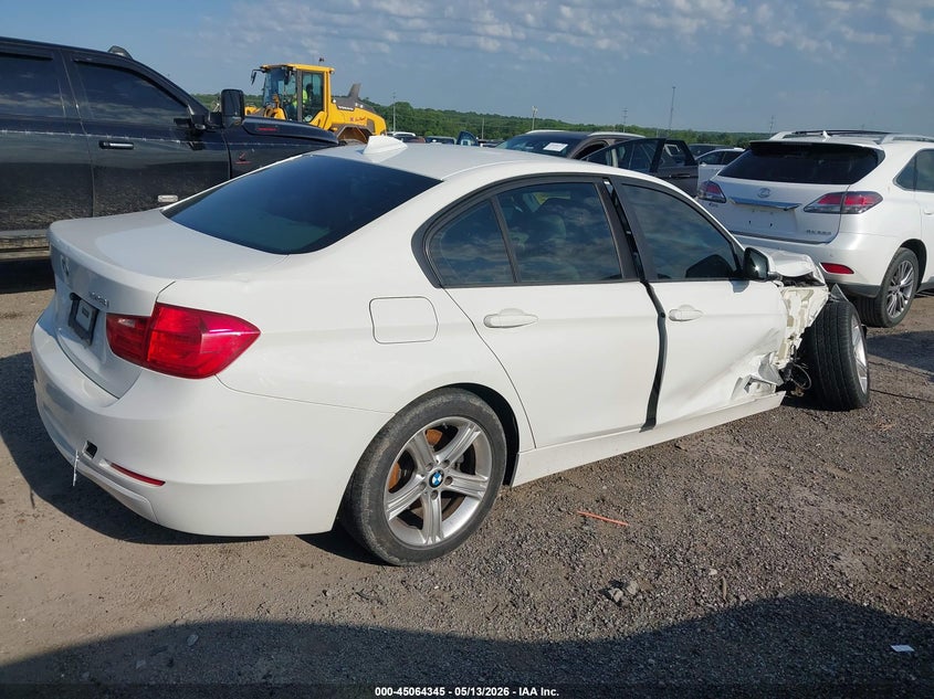 2013 BMW 3er VIN WBA3A5C54DF355400 IAAI salvage auction — RIGHT FRONT, Junk (Oklahoma), sold $1,000 on 2026-08-11 (photo 4)