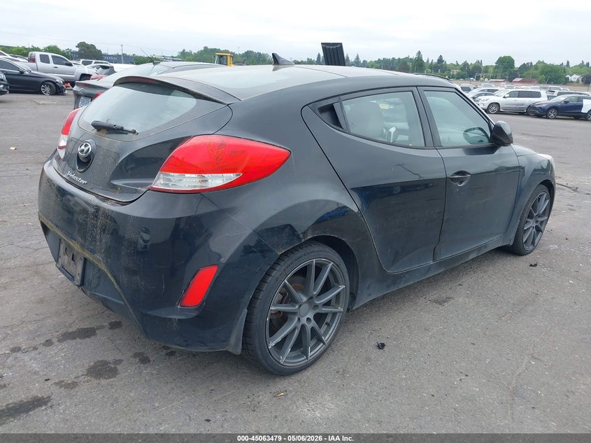 2013 Hyundai Veloster VIN KMHTC6AD1DU088429 IAAI salvage auction — NORMAL WEAR, Clear-Dealer Only (Washington), sold $300 on 2026-07-30 (photo 4)