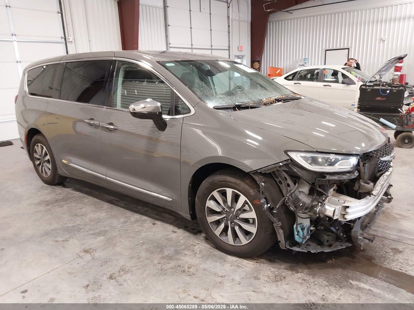 2023 Chrysler Pacifica VIN 2C4RC1S78PR503354 IAAI salvage auction — FRONT END, Salvage Title, sold $12,000 on 2026-07-22 (photo 1)