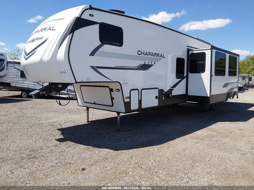 2025 Coachmen Other VIN 5ZT3CL2BXSA331930 IAAI salvage auction — HAIL, Regular Certificate (Iowa), sold $34,600 on 2026-07-15 (photo 2)