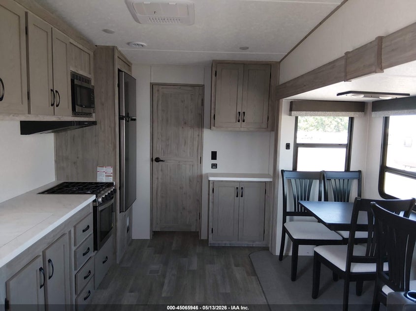 2025 Coachmen Other VIN 5ZT3CL2BXSA331930 IAAI salvage auction — HAIL, Regular Certificate (Iowa), sold $34,600 on 2026-07-15 (photo 8)