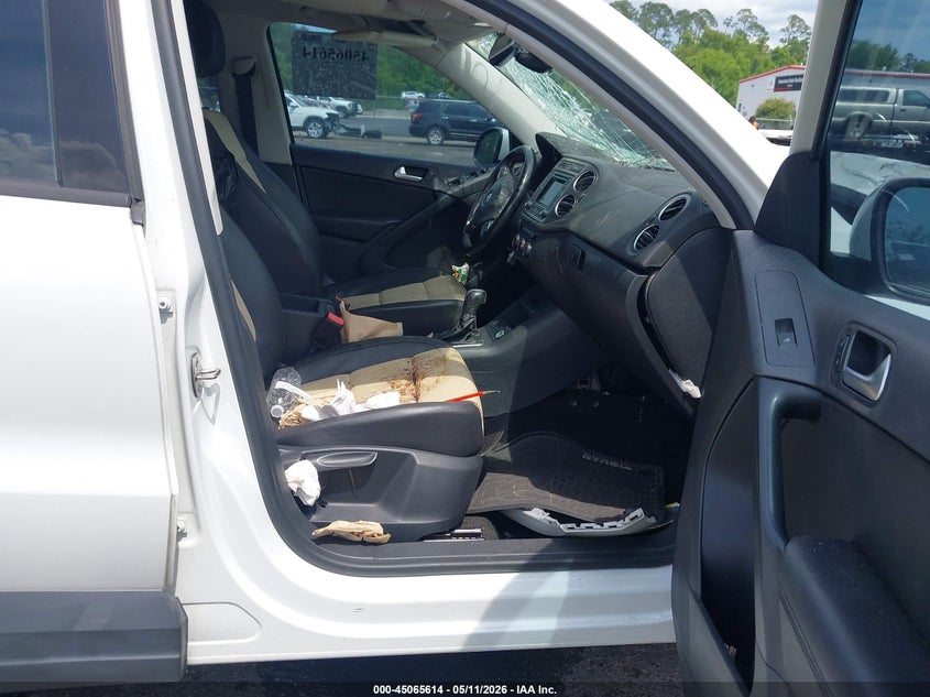 2016 Volkswagen Tiguan VIN WVGAV7AX0GW589192 IAAI salvage auction — BIO HAZARD, Rebuildable (Florida), sold $225 on 2026-07-21 (photo 5)