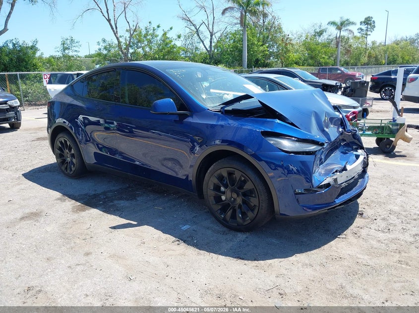 2025 Tesla Model y VIN 7SAYGDEE6SA363918 IAAI salvage auction — FRONT END, Rebuildable (Florida), sold $13,600 on 2026-07-30 (photo 1)