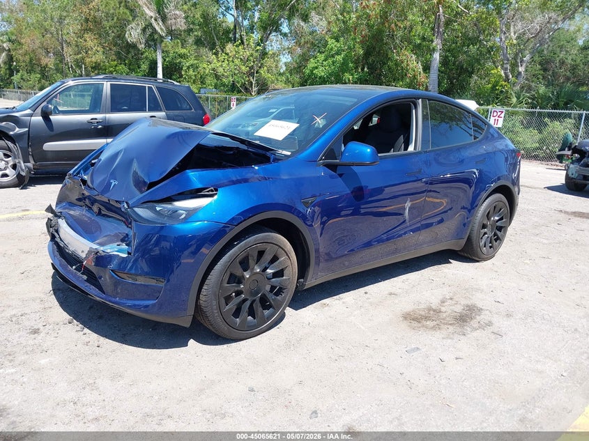2025 Tesla Model y VIN 7SAYGDEE6SA363918 IAAI salvage auction — FRONT END, Rebuildable (Florida), sold $13,600 on 2026-07-30 (photo 2)