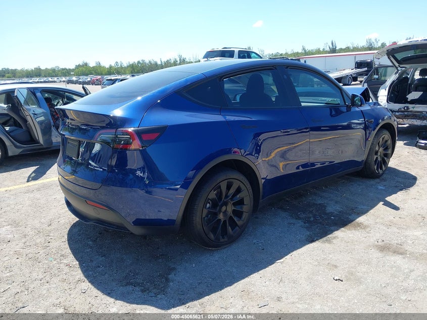 2025 Tesla Model y VIN 7SAYGDEE6SA363918 IAAI salvage auction — FRONT END, Rebuildable (Florida), sold $13,600 on 2026-07-30 (photo 4)