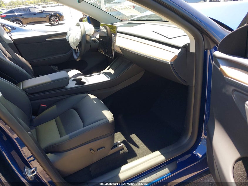 2025 Tesla Model y VIN 7SAYGDEE6SA363918 IAAI salvage auction — FRONT END, Rebuildable (Florida), sold $13,600 on 2026-07-30 (photo 5)