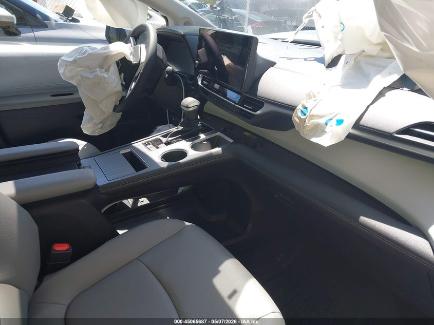 2026 Toyota Sienna VIN 5TDYSKFC4TS242771 IAAI salvage auction — FRONT END, Salvage (Rhode Island), sold $16,075 on 2026-07-14 (photo 5)