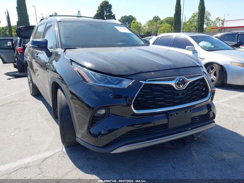 2022 Toyota Highlander VIN 5TDFZRAHXNS142370 IAAI salvage auction — LEFT FRONT, Salvage (California), sold $12,050 on 2026-07-23 (photo 1)