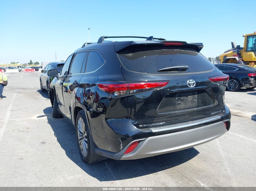 2022 Toyota Highlander VIN 5TDFZRAHXNS142370 IAAI salvage auction — LEFT FRONT, Salvage (California), sold $12,050 on 2026-07-23 (photo 3)