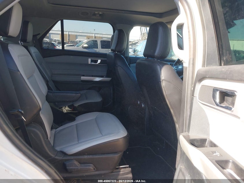2021 Ford Explorer VIN 1FMSK8DH9MGB15884 IAAI salvage auction — HAIL, Clear (Oklahoma), sold $11,400 on 2026-07-29 (photo 8)